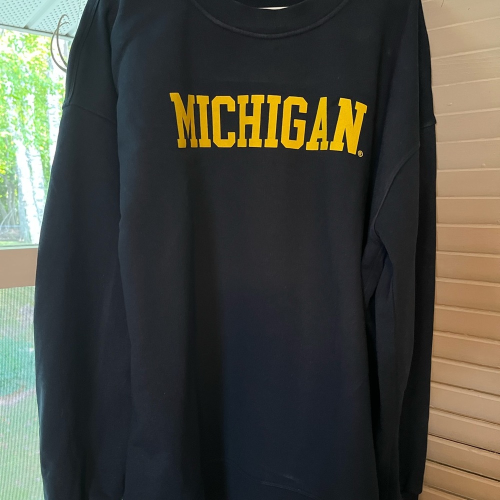 Womens Lululemon University of Michigan sweatshirt—12